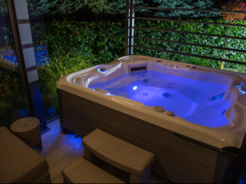 des moines hot tub